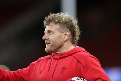 141125 - Wales Rugby Captains Run ahead of their game against Japan - Duncan Jones, Scrum Coach during training