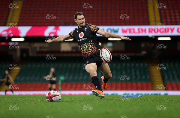 141125 - Wales Rugby Captains Run ahead of their game against Japan - Tomos Williams during training