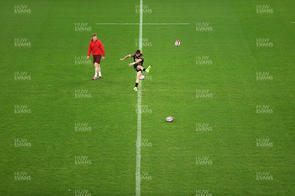 141125 - Wales Rugby Captains Run ahead of their game against Japan - Dan Edwards during training
