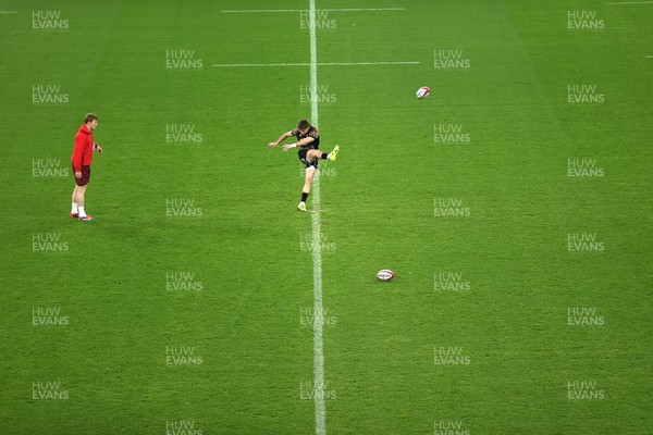 141125 - Wales Rugby Captains Run ahead of their game against Japan - Dan Edwards during training