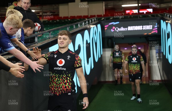 141125 - Wales Rugby Captains Run ahead of their game against Japan - Alex Mann during training