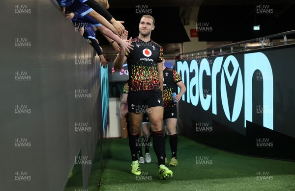 141125 - Wales Rugby Captains Run ahead of their game against Japan - Max Llewellyn during training