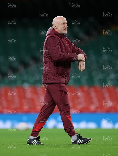 141125 - Wales Rugby Captains Run ahead of their game against Japan - Steve Tandy, Head Coach during training