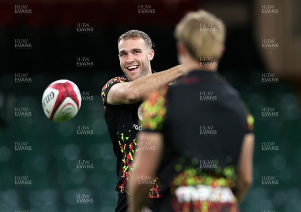 141125 - Wales Rugby Captains Run ahead of their game against Japan - Max Llewellyn during training
