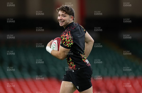 141125 - Wales Rugby Captains Run ahead of their game against Japan - Dan Edwards during training