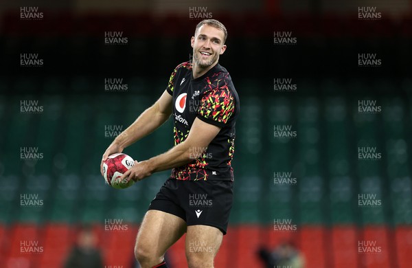 141125 - Wales Rugby Captains Run ahead of their game against Japan - Max Llewellyn during training