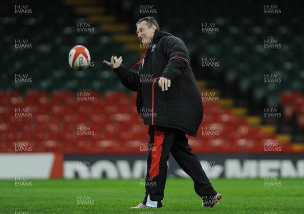 150313 - Wales Rugby Captains Run -Rob Howley during training