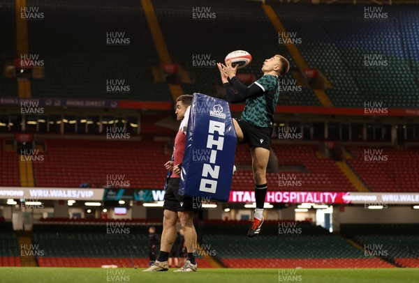 150324 - Wales Rugby Captains Run ahead of their final 6 Nations game against Italy - Cameron Winnett during training