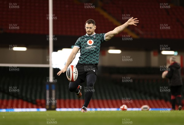 150324 - Wales Rugby Captains Run ahead of their final 6 Nations game against Italy - Tomos Williams during training