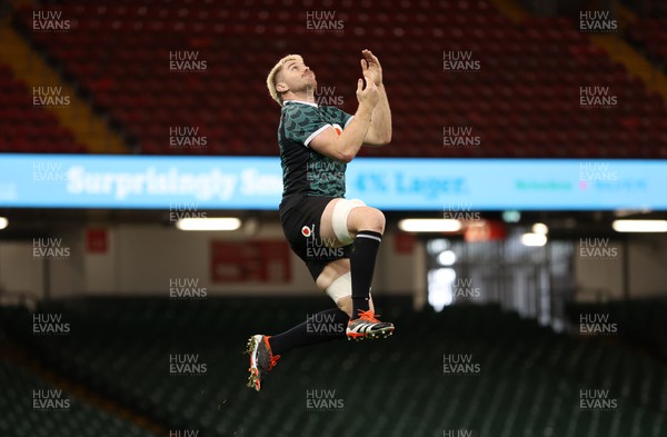 150324 - Wales Rugby Captains Run ahead of their final 6 Nations game against Italy - Aaron Wainwright during training