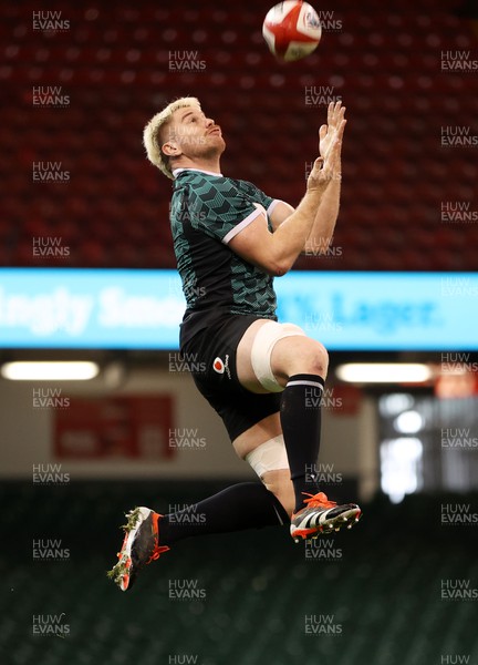 150324 - Wales Rugby Captains Run ahead of their final 6 Nations game against Italy - Aaron Wainwright during training