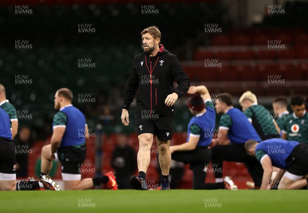 150324 - Wales Rugby Captains Run ahead of their final 6 Nations game against Italy - Mike Forshaw, Defence Coach during training