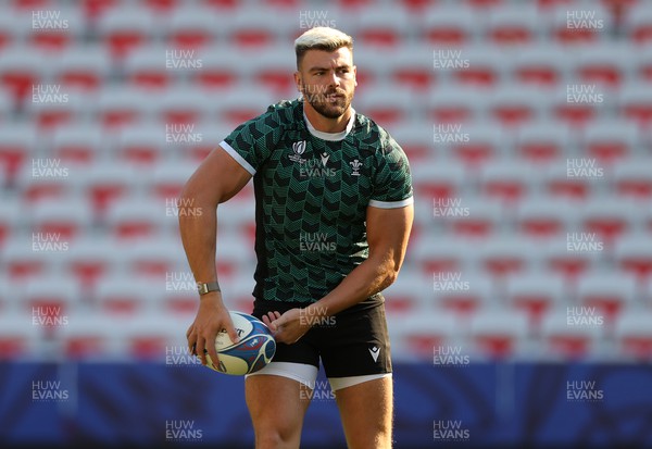 150923 - Wales Rugby Captains Run ahead of their Rugby World Cup game against Portugal - Johnny Williams during training