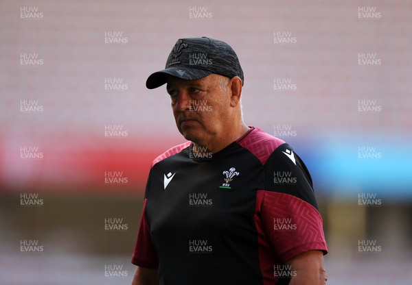 150923 - Wales Rugby Captains Run ahead of their Rugby World Cup game against Portugal - Head Coach Warren Gatland during training