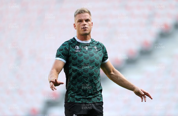 150923 - Wales Rugby Captains Run ahead of their Rugby World Cup game against Portugal - Gareth Anscombe during training