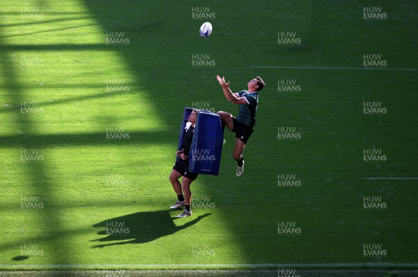 150923 - Wales Rugby Captains Run ahead of their Rugby World Cup game against Portugal - Louis Rees-Zammit during training