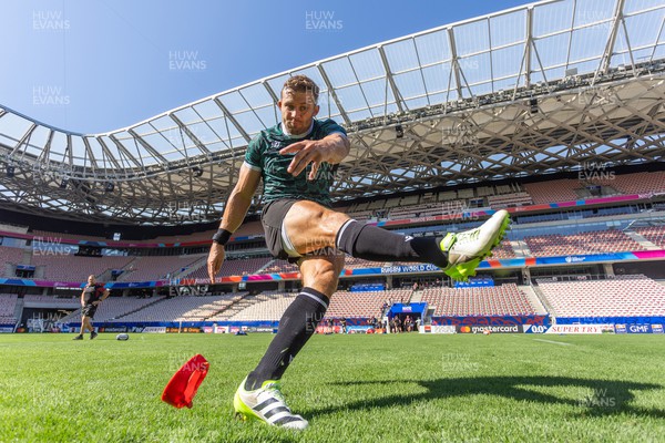 150923 - Wales Rugby Captains Run ahead of their Rugby World Cup game against Portugal - Leigh Halfpenny during training