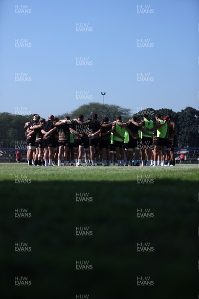 170726 - Wales Rugby Captains Run in Durban ahead of their Nations Championship game against South Africa tomorrow - Wales team huddle