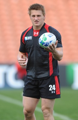 17.09.11 - Wales Rugby Captains Run - Jonathan Davies during training. 