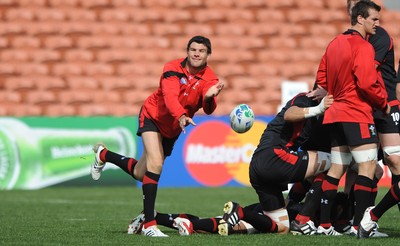 17.09.11 - Wales Rugby Captains Run - Mike Phillips during training. 