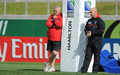 17.09.11 - Wales Rugby Captains Run - Head coach Warren Gatland and Head of Physical Performance Adam Beard during training. 
