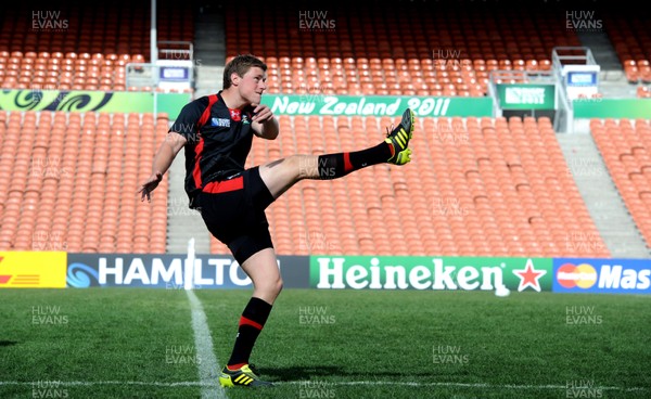17.09.11 - Wales Rugby Captains Run - Rhys Priestland during training. 