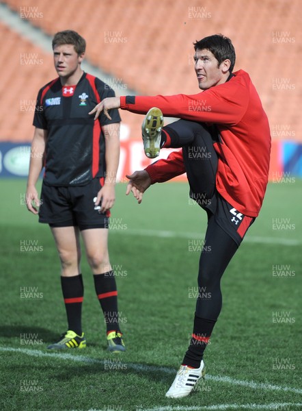 17.09.11 - Wales Rugby Captains Run - James Hook kicks as Rhys Priestland looks on during training. 