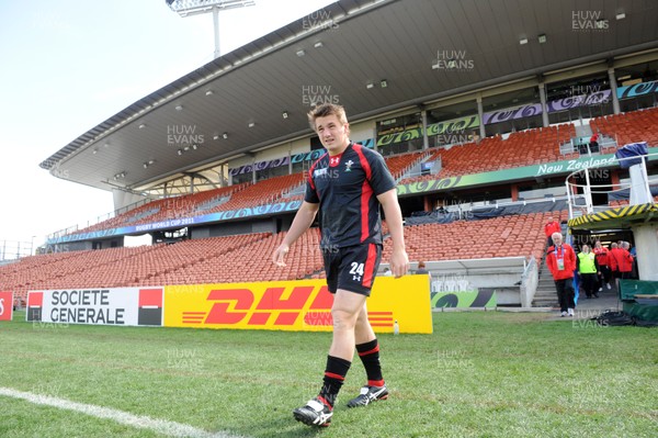 17.09.11 - Wales Rugby Captains Run - Jonathan Davies arrives for training at Waikato Stadium. 