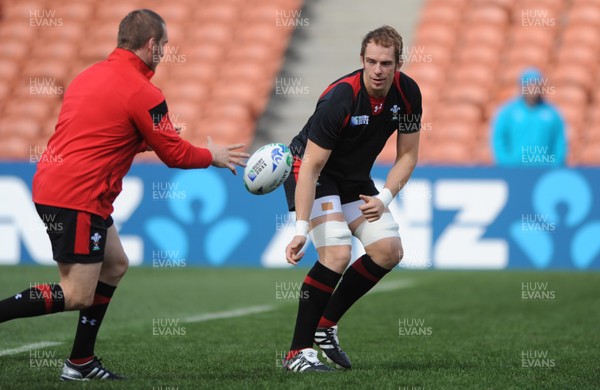17.09.11 - Wales Rugby Captains Run - Alun Wyn Jones during training. 