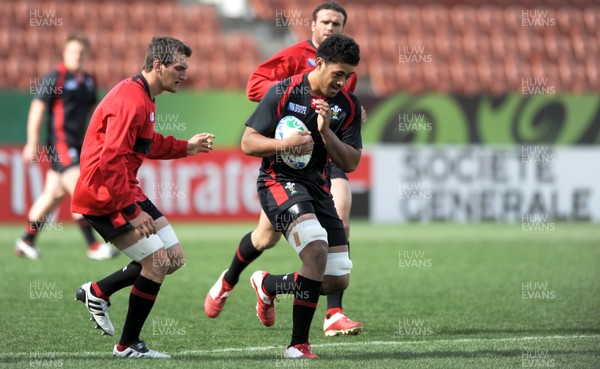 17.09.11 - Wales Rugby Captains Run - Toby Faletau during training. 