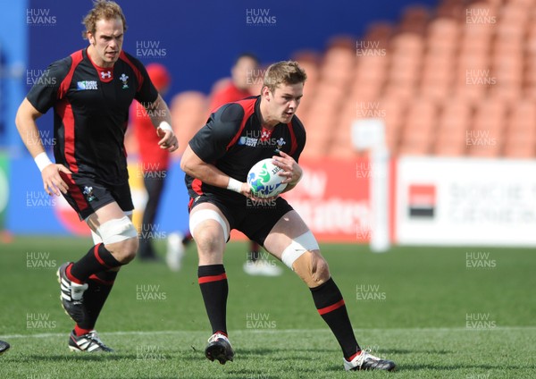 17.09.11 - Wales Rugby Captains Run - Dan Lydiate during training. 