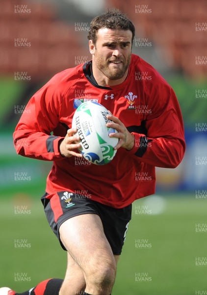 17.09.11 - Wales Rugby Captains Run - Jamie Roberts during training. 