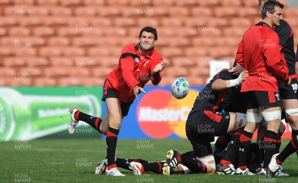 17.09.11 - Wales Rugby Captains Run - Mike Phillips during training. 