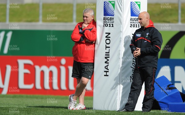 17.09.11 - Wales Rugby Captains Run - Head coach Warren Gatland and Head of Physical Performance Adam Beard during training. 
