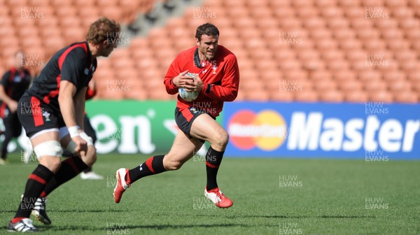 17.09.11 - Wales Rugby Captains Run - Jamie Roberts during training. 