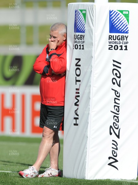 17.09.11 - Wales Rugby Captains Run - Head coach Warren Gatland during training. 