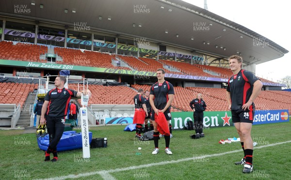 17.09.11 - Wales Rugby Captains Run - Shane Williams, Sam Warburton and Jonathan Davies during training at Waikato Stadium. 
