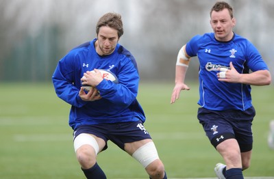 18.03.11 - Wales Rugby Captains Run - Ryan Jones is supported by Matthew Rees during training. 