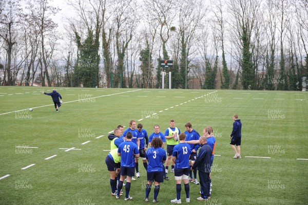 18.03.11 - Wales Rugby Captains Run - Wales players train in Paris. 