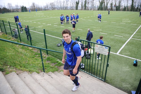 18.03.11 - Wales Rugby Captains Run - George North leaves training in Paris. 