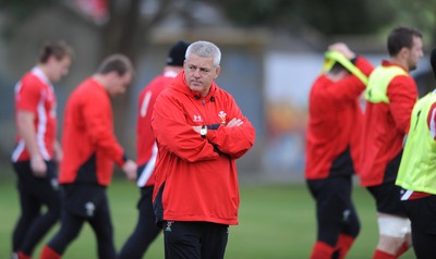 18.06.10 - Wales Rugby Captains Run - Head coach Warren Gatland during training. 