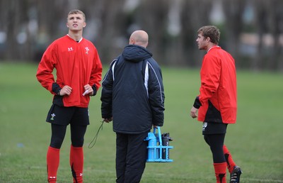 18.06.10 - Wales Rugby Captains Run - Tom Prydie and Leigh Halfpenny during training. 