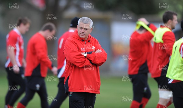 18.06.10 - Wales Rugby Captains Run - Head coach Warren Gatland during training. 