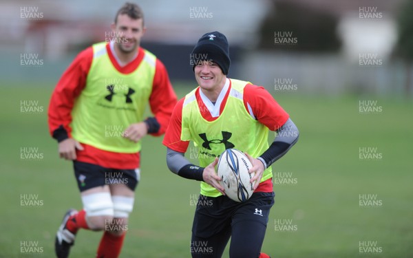 18.06.10 - Wales Rugby Captains Run - Tavis Knoyle during training. 