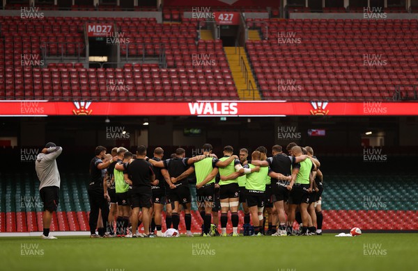 180823 - Wales Captains Run at the Principality Stadium the day before their final Rugby World Cup warm up game against South Africa - Wales team huddle