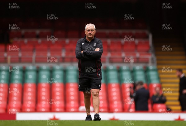 180823 - Wales Captains Run at the Principality Stadium the day before their final Rugby World Cup warm up game against South Africa - Head Coach Warren Gatland during training