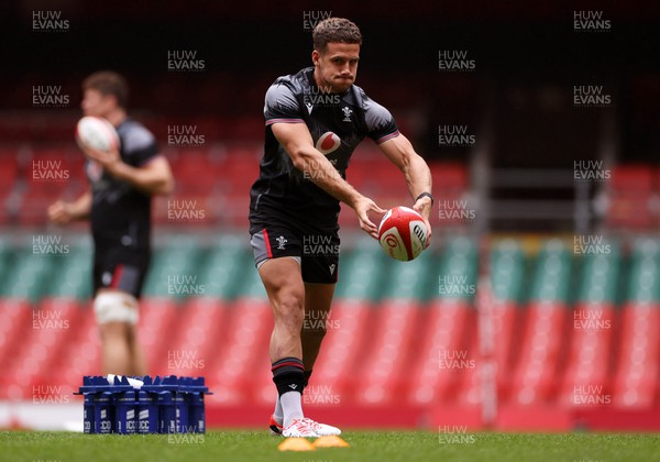 180823 - Wales Captains Run at the Principality Stadium the day before their final Rugby World Cup warm up game against South Africa - Kieran Hardy during training