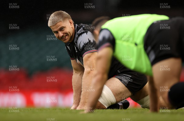 180823 - Wales Captains Run at the Principality Stadium the day before their final Rugby World Cup warm up game against South Africa - Aaron Wainwright during training