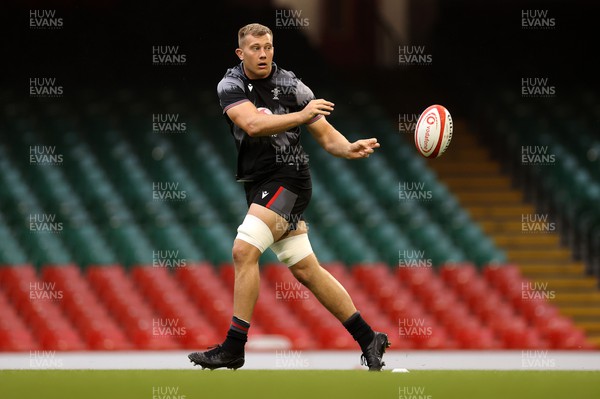 180823 - Wales Captains Run at the Principality Stadium the day before their final Rugby World Cup warm up game against South Africa - Ben Carter during training