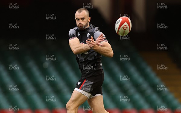 180823 - Wales Captains Run at the Principality Stadium the day before their final Rugby World Cup warm up game against South Africa - Cai Evans during training